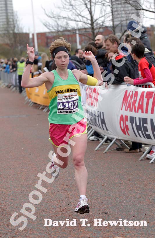 Stacey Rogers (Wallsend) wins the Half Marathon of the North.